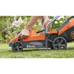 Black & Decker BLACK+DECKER 2x18V Grasmaaier BCMW33184L2-QW 33 Cm Incl. Twee 4,0 Ah Accu's 11 Black & Decker BLACK+DECKER 2x18V Grasmaaier BCMW33184L2-QW 33 Cm Incl. Twee 4,0 Ah Accu's -Tuingereedschap Verkoop 123 104
