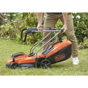 Black & Decker BLACK+DECKER 2x18V Grasmaaier BCMW33184L2-QW 33 Cm Incl. Twee 4,0 Ah Accu's 7 Black & Decker BLACK+DECKER 2x18V Grasmaaier BCMW33184L2-QW 33 Cm Incl. Twee 4,0 Ah Accu's - Image 7